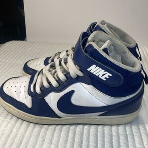 Nike Kid’s Court Borough Mid 2  Size 6.5Y